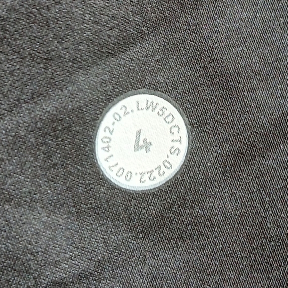 Lululemon Stretch High-Rise Jogger in camo size 4 - Picture 9 of 10